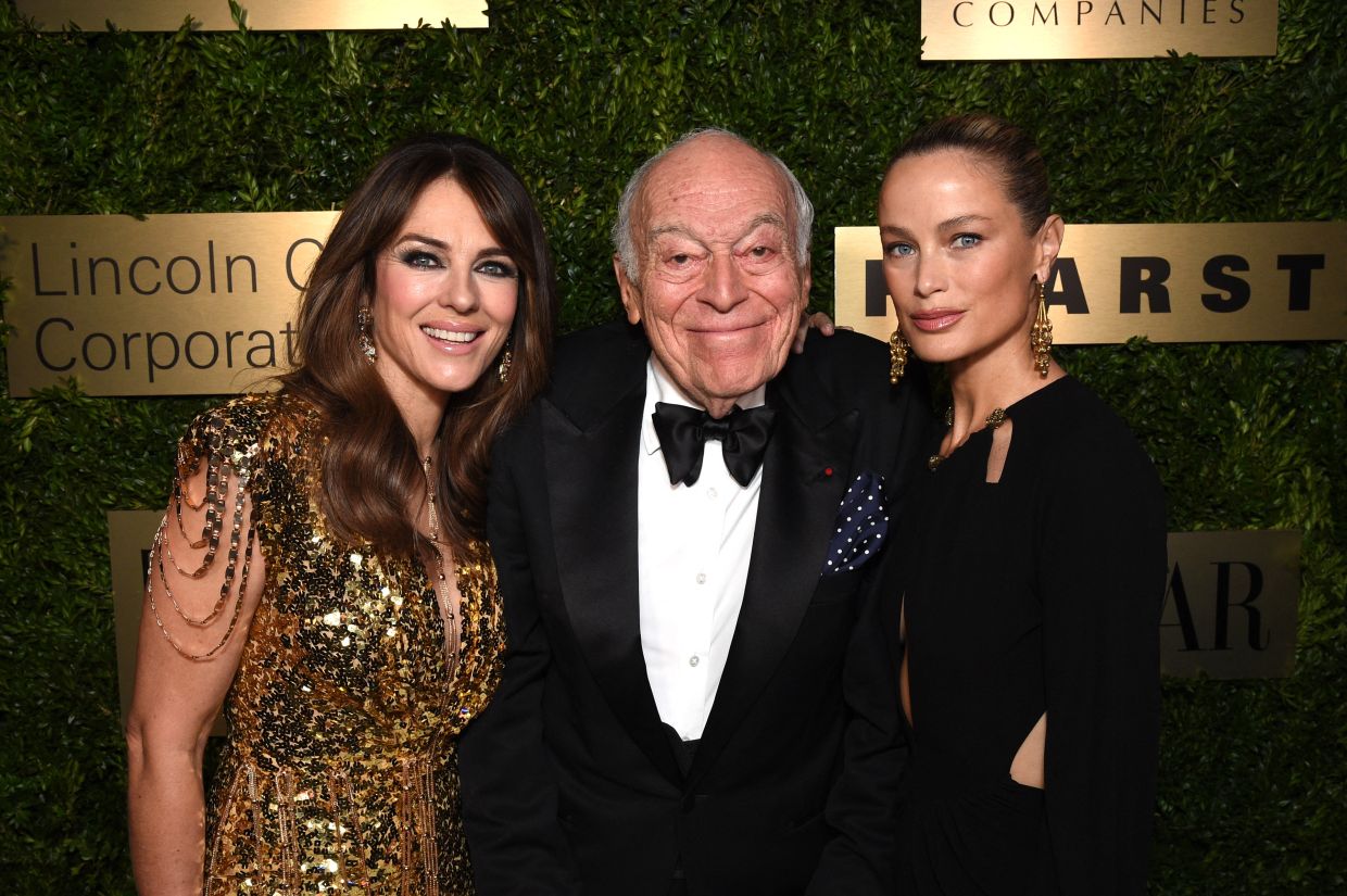 Elizabeth Hurley, Leonard Lauder (Centre) and Carolyn Murphy attend the Lincoln Center Corporate Fashion Gala in 2019. Photo: Getty Images via AFP