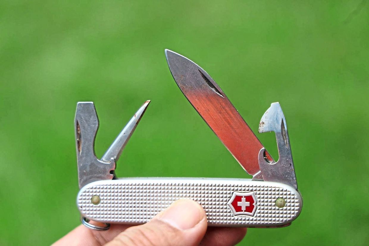 A fully-deployed Victorinox Soldier’s knife.