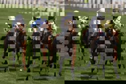 Horse racing-Docklands wins dramatic opening race at sunny Royal Ascot