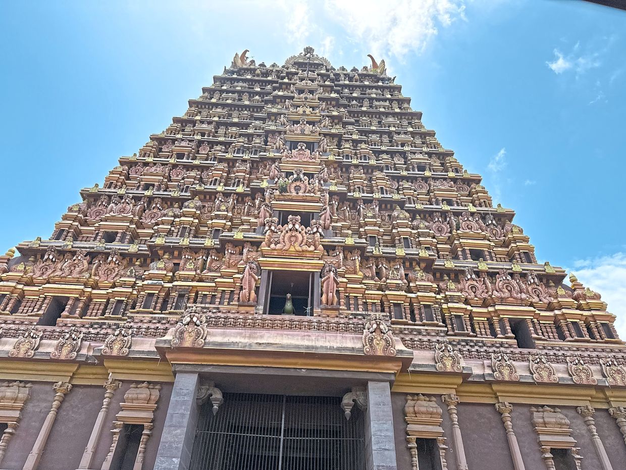 The gopuram at Nallur Kandaswamy Temple.