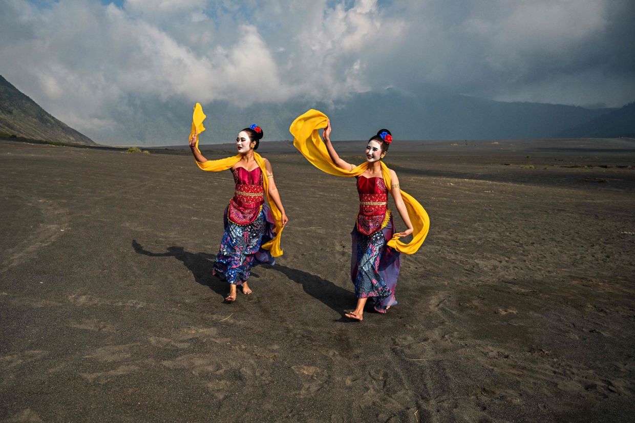 Dancers prepare to perform during the Eksotika Bromo cultural event near Mount Bromo in Probolinggo, in East Java on Saturday, June 21, 2025. -- Photo by JUNI KRISWANTO / AFP
