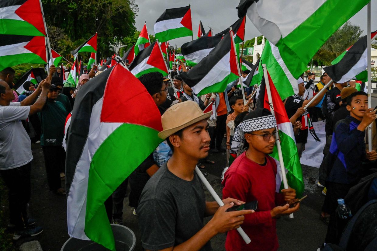 People take part in a rally in support of the Palestinian people in Banda Aceh on Sunday, June 22, 2025, amid the ongoing conflict between Israel and Palestinian Hamas militant group. -- Photo by CHAIDEER MAHYUDDIN / AFP