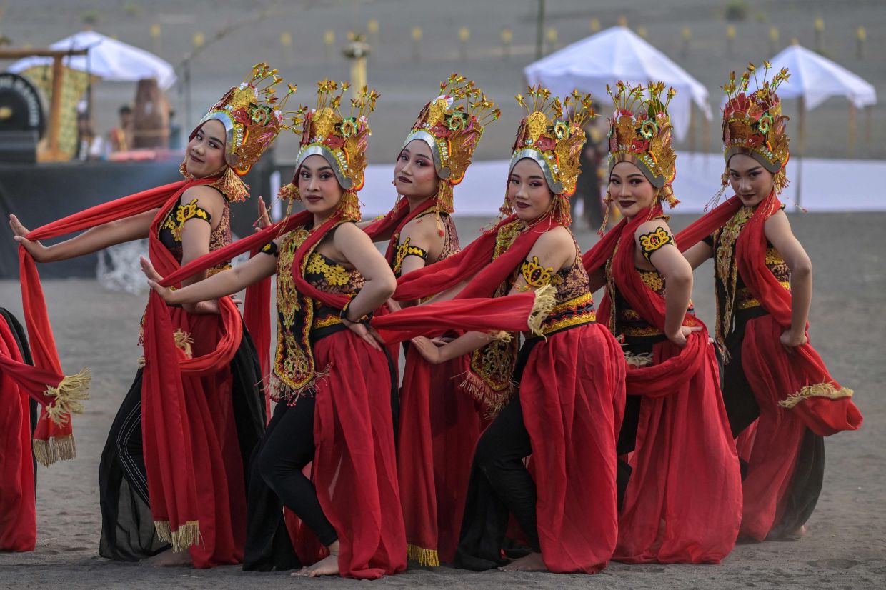 Dancers seen performing during the Eksotika Bromo cultural event near Mount Bromo in Probolinggo, in East Java.-- Photo by JUNI KRISWANTO / AFP