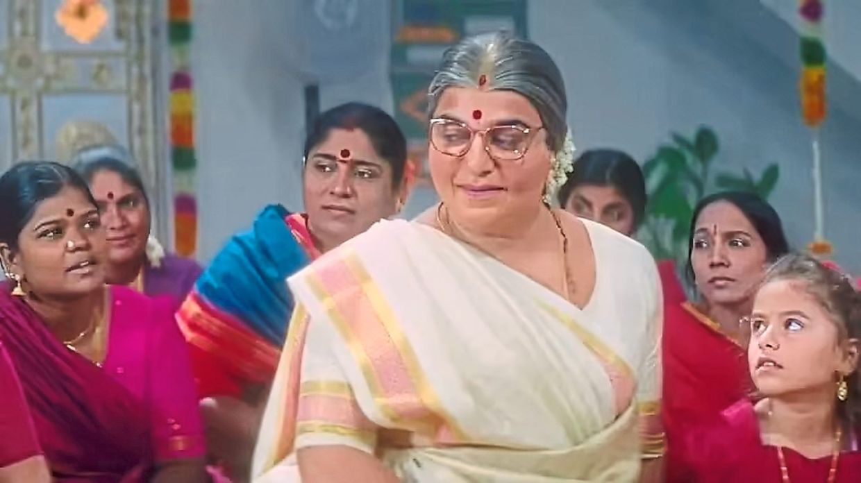 In Avvai Shanmughi (1996), the actor wore a wig and saree to play an elderly lady. Photo: Handout