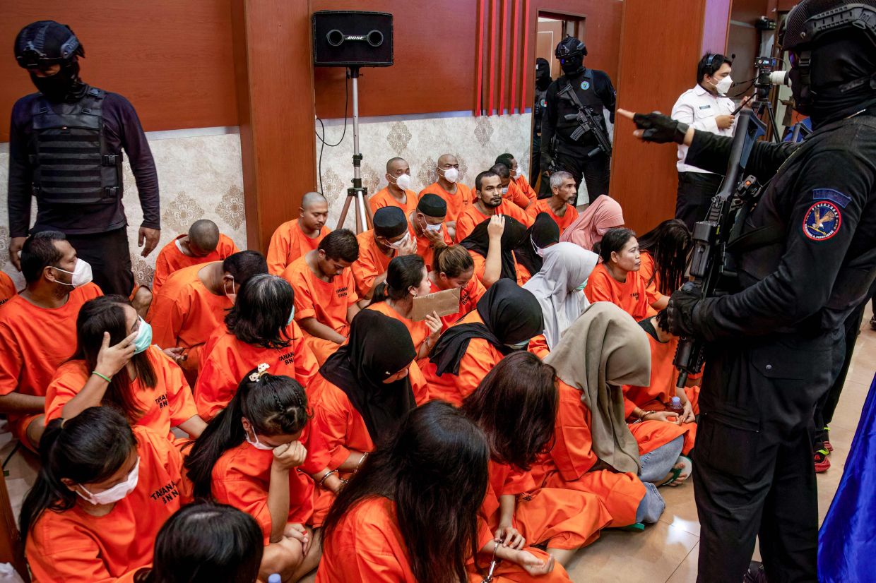 A number of suspected drug smugglers are presented to the media during a press conference at the Indonesian Customs Office in Jakarta, on Monday, June 23, 2025, following the uncovering of some 172 international drug smuggling cases from April to June 2025, with a total of 285 suspects arrested. -- Photo by ADITYA IRAWAN / AFP