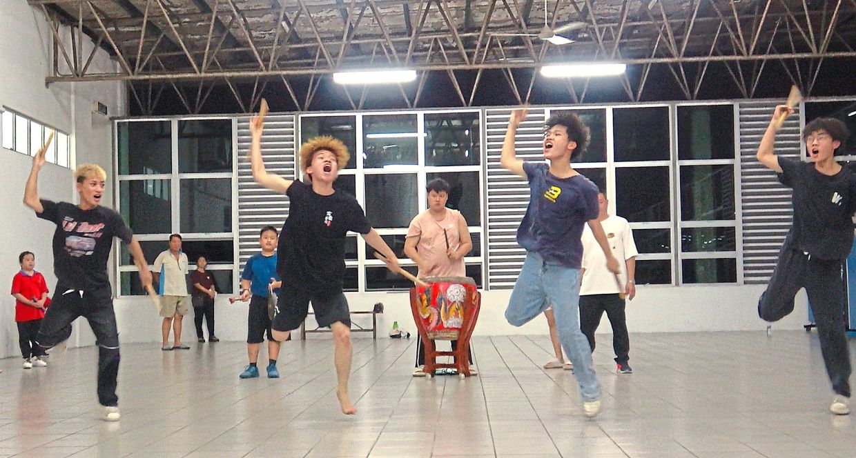 Youths from Chaoshan demonstrate the high-energy Yingge performance during a rehearsal in Sandakan. 