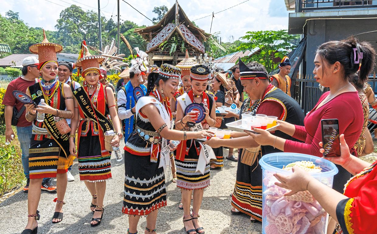 Households along the route offering traditional snacks and drinks to the participants in a spirit of communal hospitality.