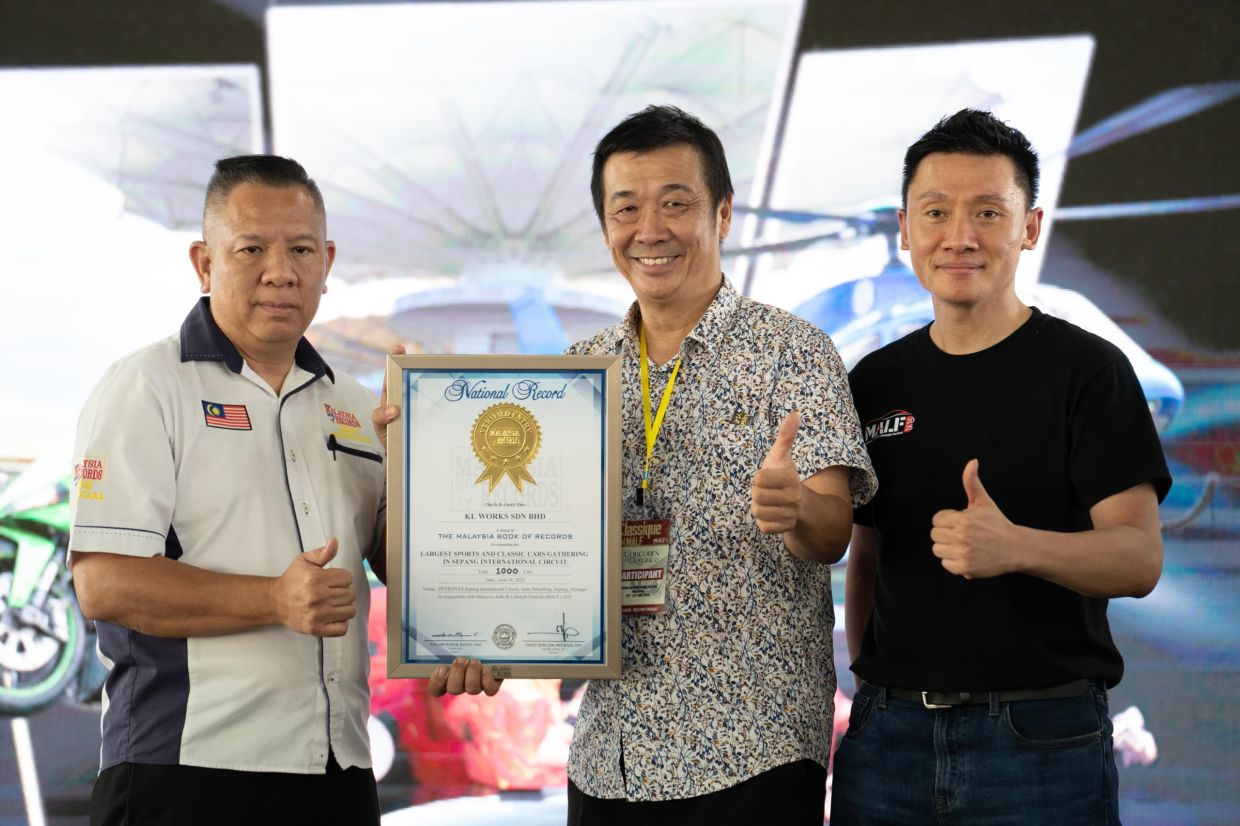 Datuk Alex (centre) and Jon Tan (right) receive certificates from the Malaysian Book of Records on behalf of the Largest Sports and Classic Cars Gathering In Sepang International Circuit.