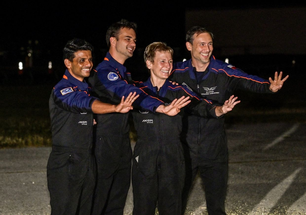 The Axiom-4 crew, Pilot Shubhanshu Shukla of India, Mission Specialist Tibor Kapu of Hungary, Commander Peggy Whitson of the US, and Mission Specialist Slawosz Uznanski-Wisniewski of Poland, react as they greet their family members before their mission to the International Space Station, in Cape Canaveral, Florida, US, June 24, 2025. - Photo: Reuters