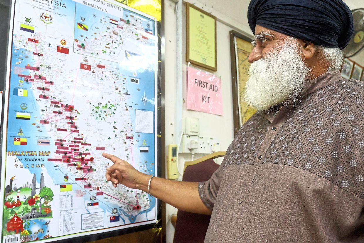 Jaginder showing a map where Punjabi Education Centres are located in the country.