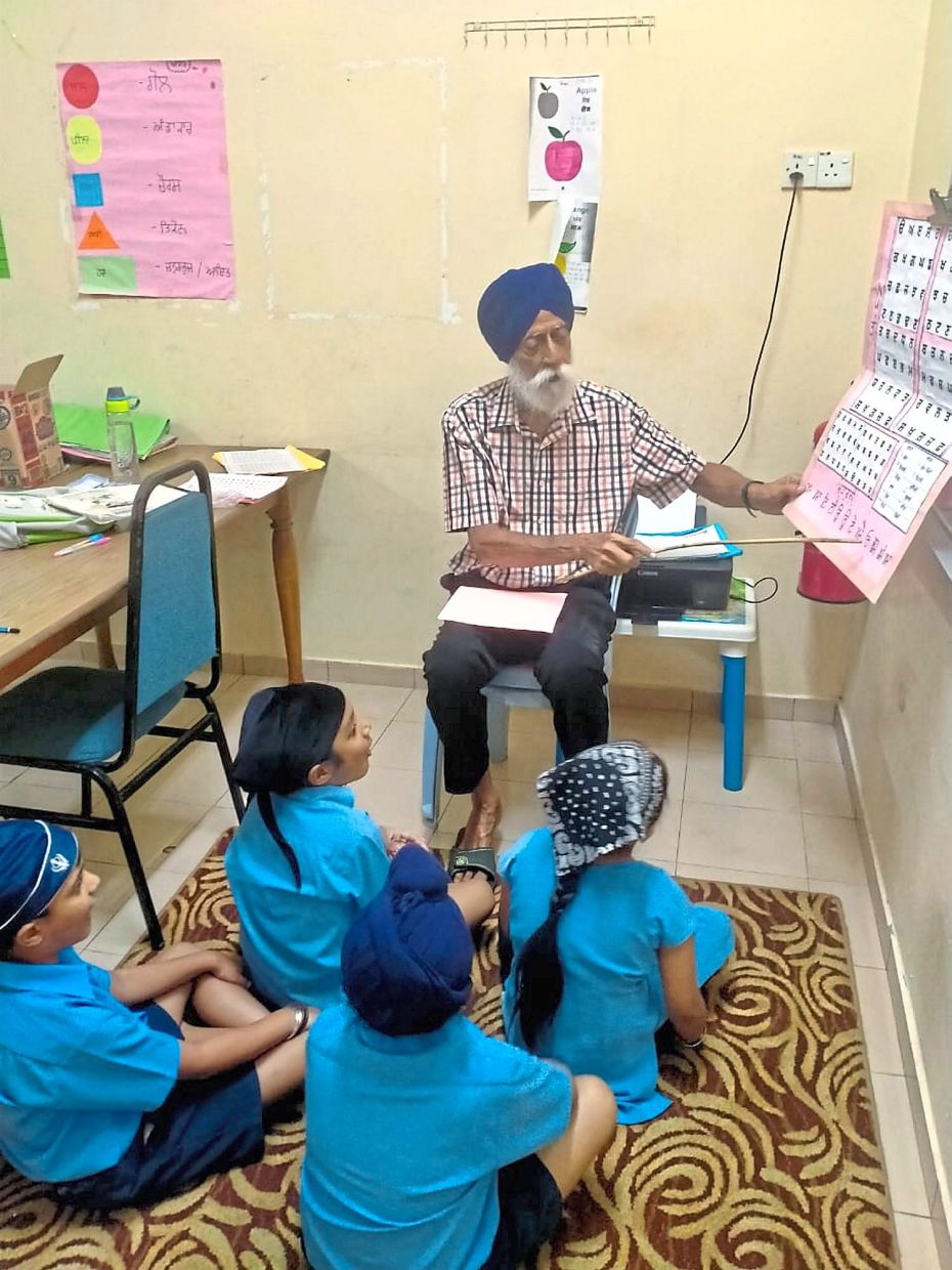 Dayal teaching children at the Punjabi Education Centre in Gurdwara Sahib Mantin in Negri Sembilan. — Courtesy photo