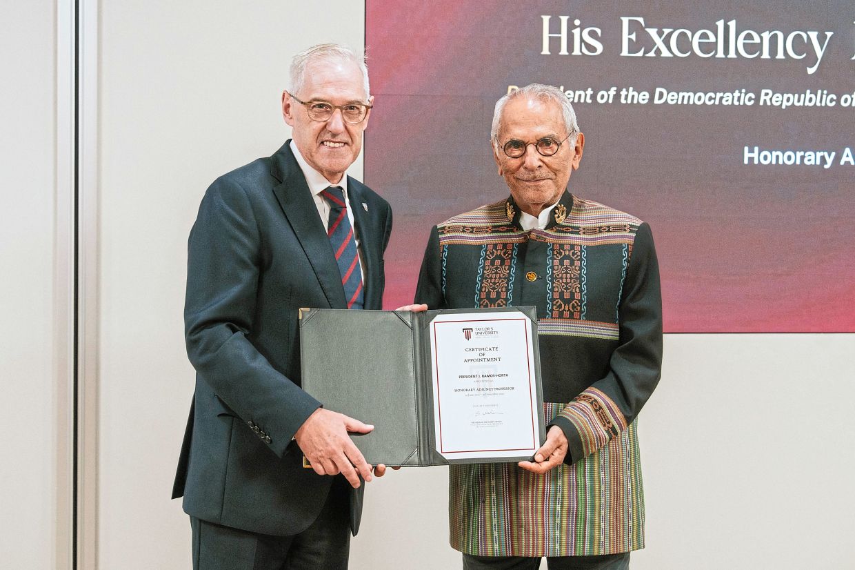 Prof Winn (left) appoints Timor-Leste President José Ramos-Horta as Honorary Adjunct Professor for the Bachelor in Philosophy, Politics, and Economics (Honours) programme.