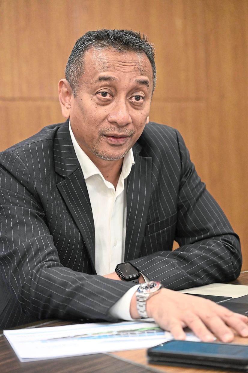 Dr Mohamed Ezani: ‘As a role model, we need to be responsible for our patients, and the environment as well’.— RAJA FAISAL HISHAN/The Star .