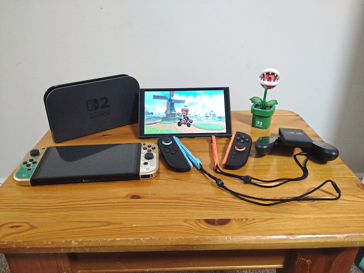 Here's the Switch 2 in the centre, with a Switch 1 OLED to the left for comparison.