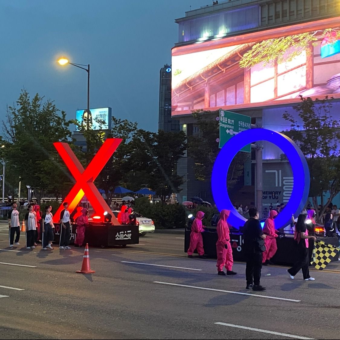 O and X figurines are seen during the 'Squid Game' parade held in Gwanghwamun, Seoul, Saturday. - Photo: The Korea Herald/ANN