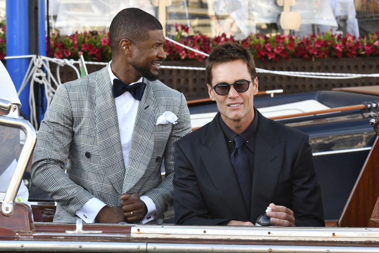 Usher (left) and Tom Brady leave a hotel ahead of the anticipated wedding celebrations of Jeff Bezos and Lauren Sanchez, in Venice, Italy, Friday, June 27, 2025. Photo: AP