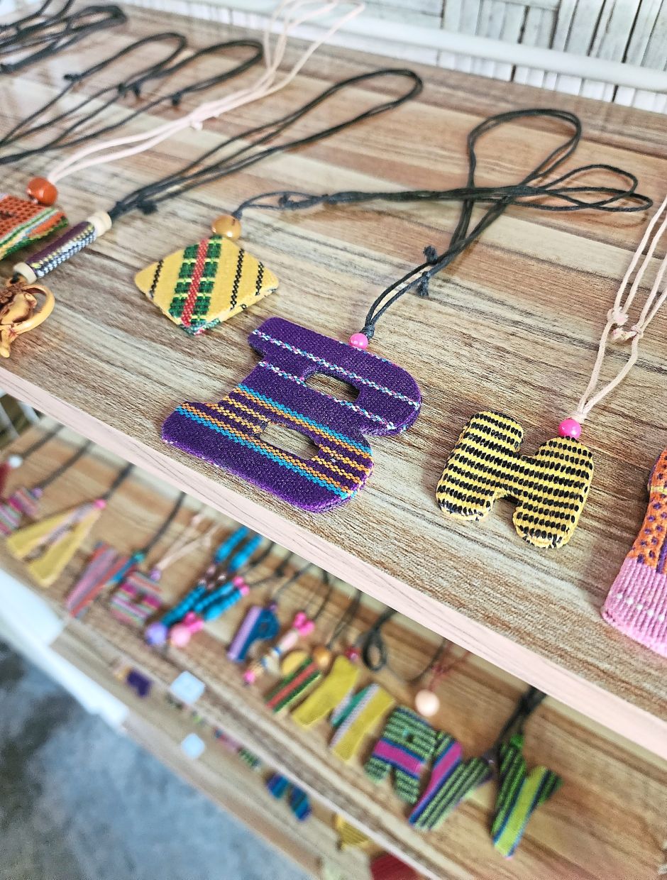 Biojoia de Atauro is formed by hearing-impaired women who earn their living producing handmade jewellery.