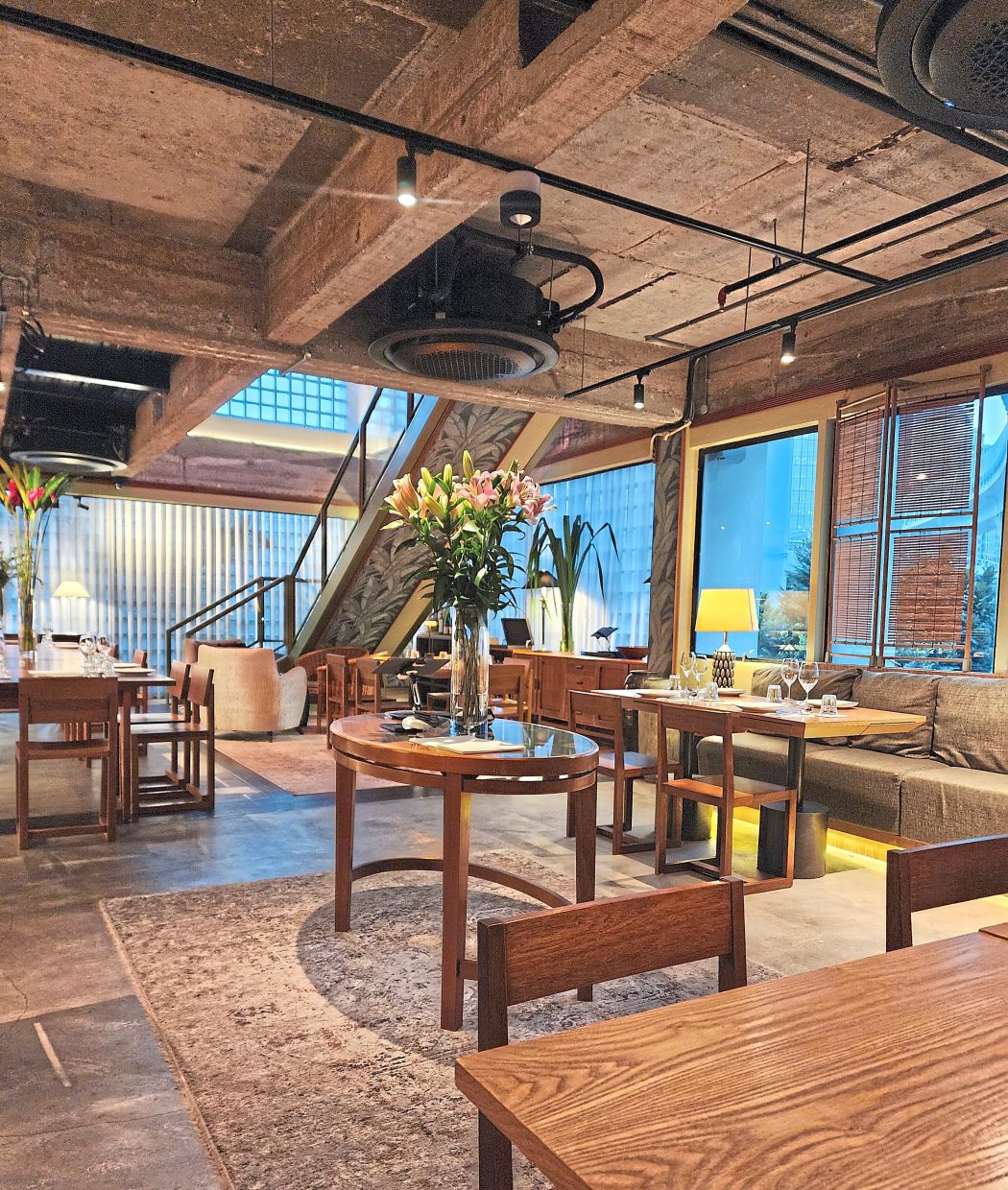 The eatery has a sophisticated charm that is instantly appealing to the eyes.