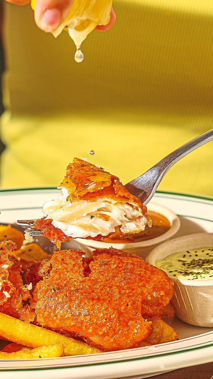 The secret to the restaurant’s success is in its fish batter, which is made using a wide range of herbs and spices. — Photos: Lad & Dad KL
