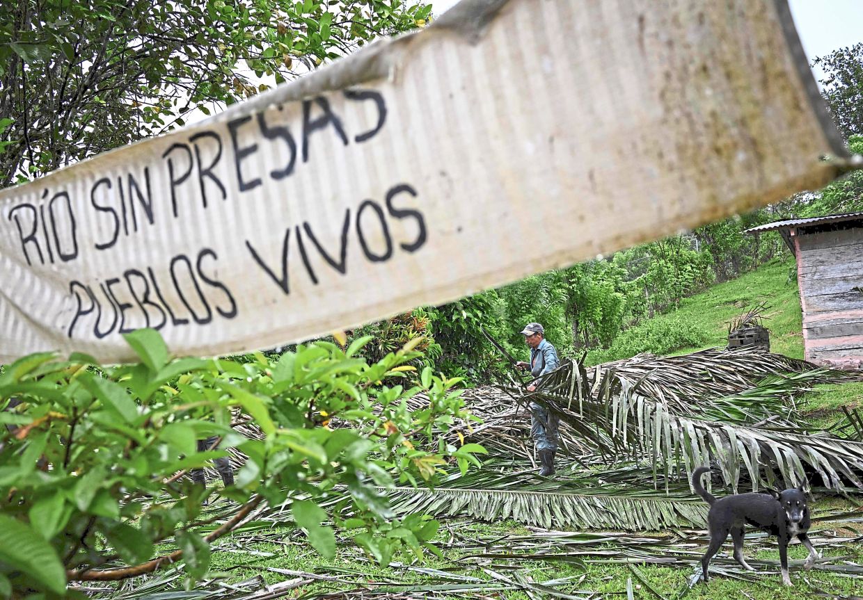 A sign that reads ‘Rivers Without Dams’ hangs in the small town of Limon. 