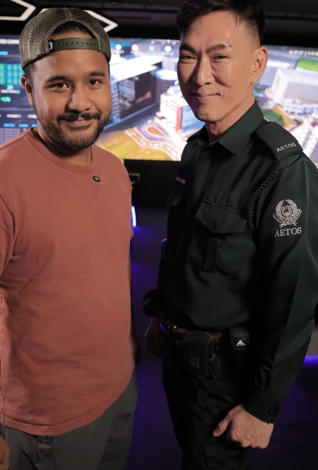 Content creator Zaki Hussain (left) with 'Growing Up' actor Andrew Seow. Photo: Zaki Hussain/Instagram