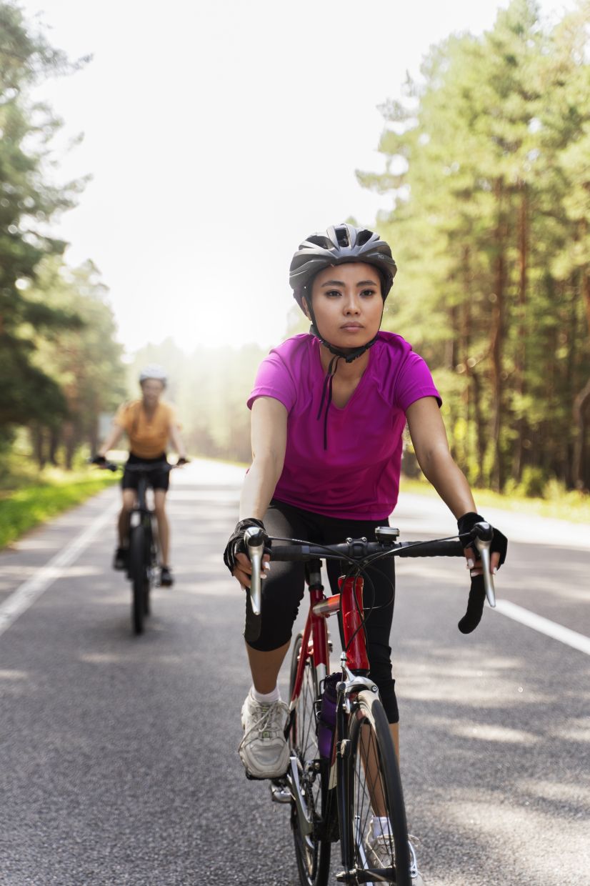 Cycling together with others will help you learn faster, ride further and make friends along the way. Photo: Freepik