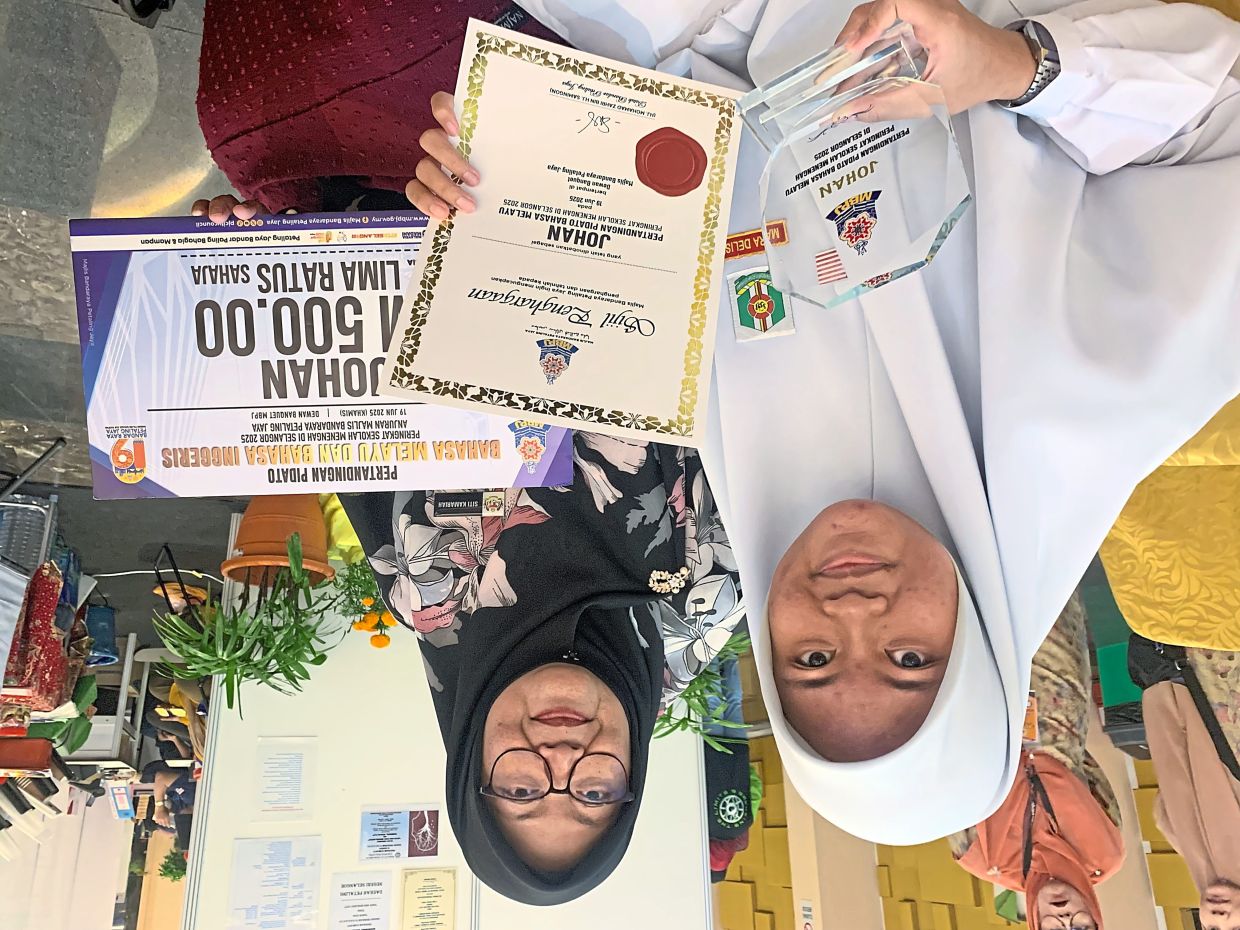 Maira Delisha (left) with Siti Kamariah.