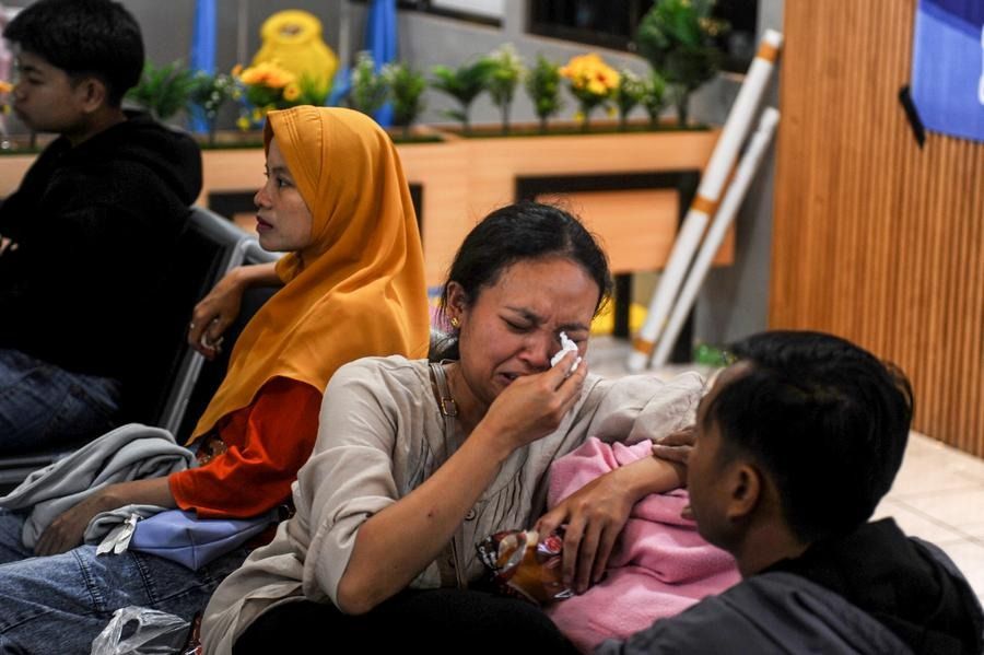 Family members and relatives wait for news after a ferry capsizing accident at Ketapang Port in Banyuwangi, East Java, Indonesia, July 3, 2025. - Photo: Xinhua
