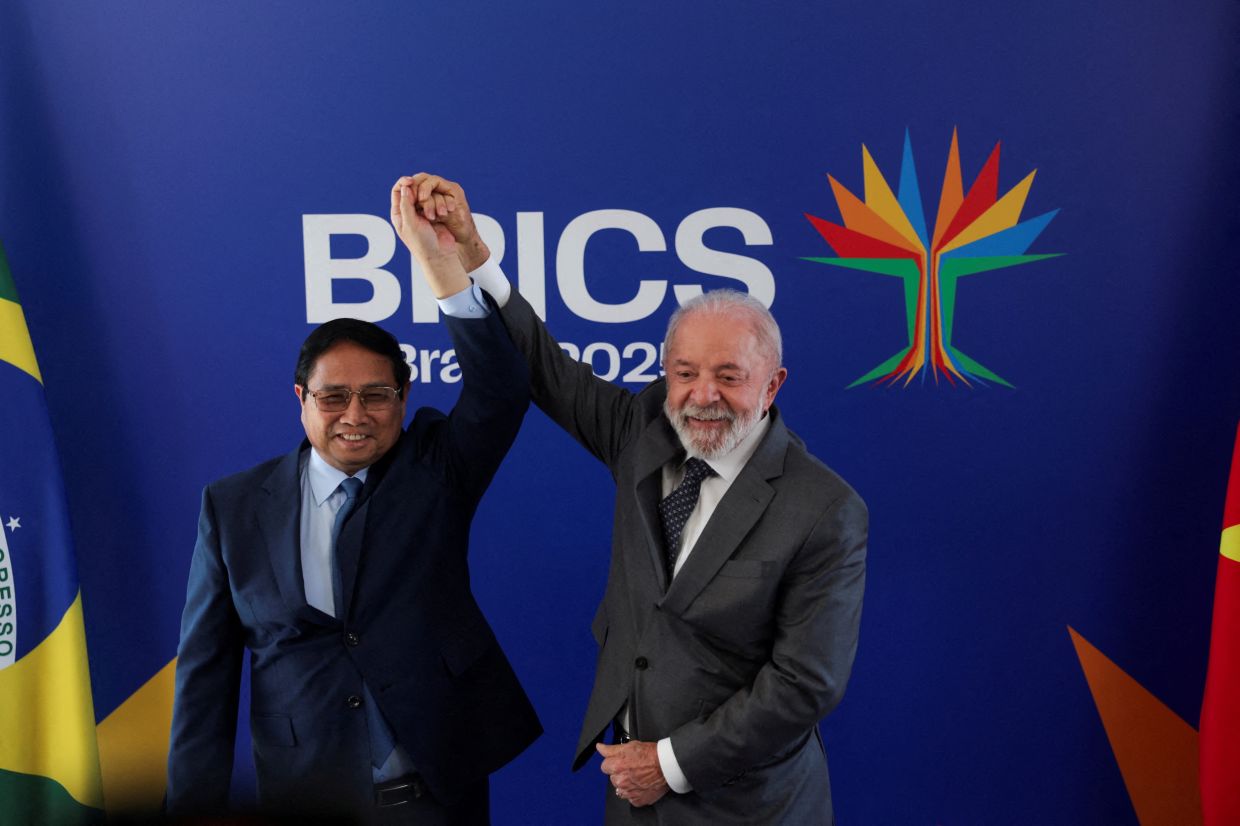 Brazil’s President Luiz Inacio Lula da Silva meets with Vietnam's Prime Minister Pham Minh Chinh (left), ahead of the BRICS Presidential summit, in Rio de Janeiro, Brazil. -- Photo: REUTERS/Ricardo Moraes