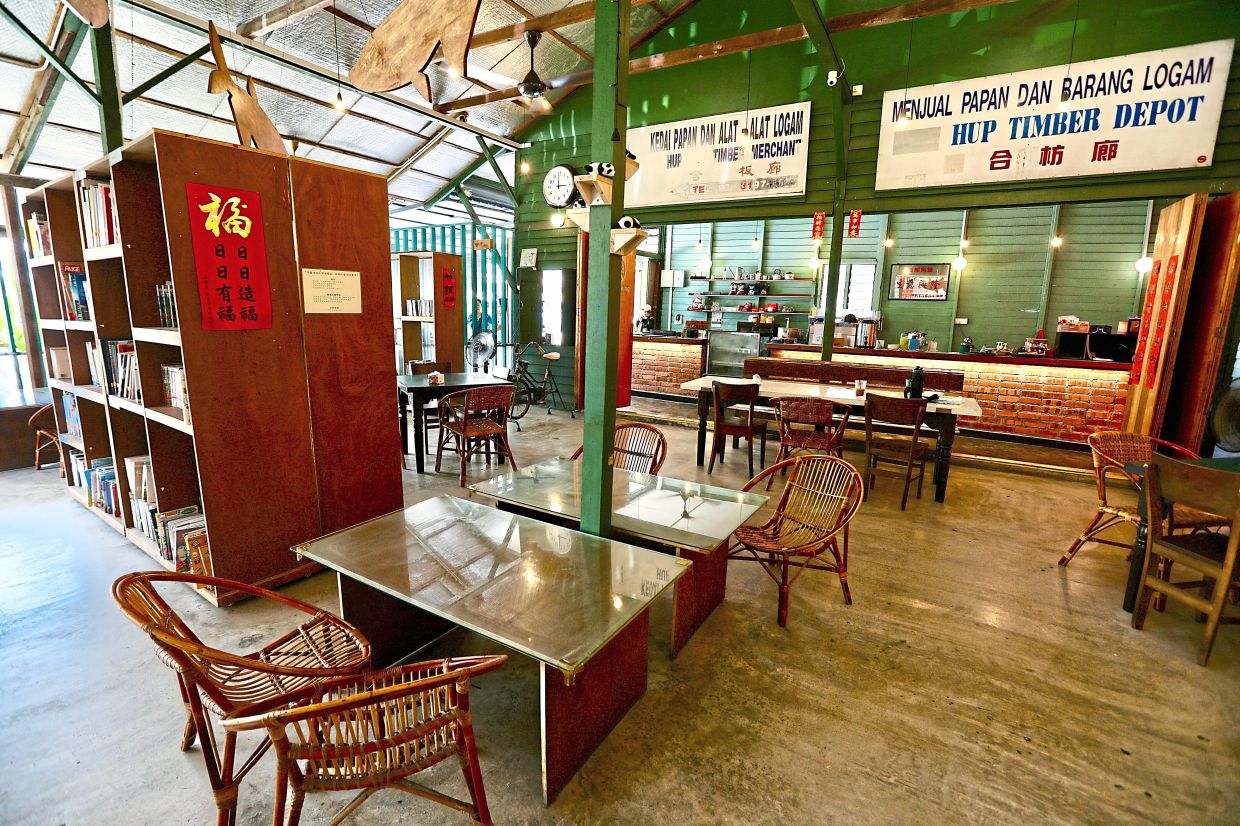 Old signboards of Tanjung Sepat’s first timber depot and hardware shop are retained and displayed at the new village cafe.