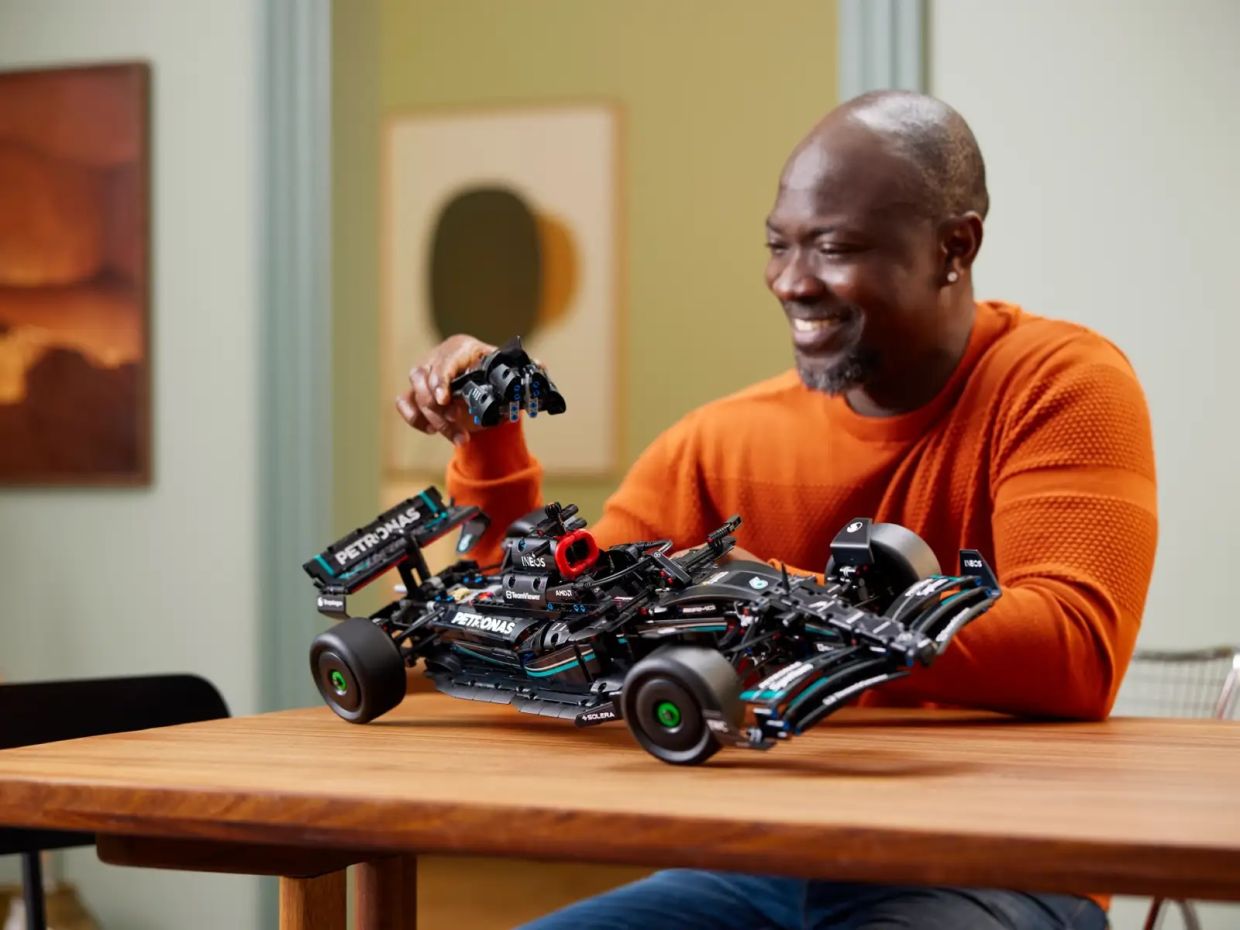 The trophies are part of a multi-year partnership between Lego and Formula One that has seen the company produce replicas of the cars. — Photo: The Lego Group
