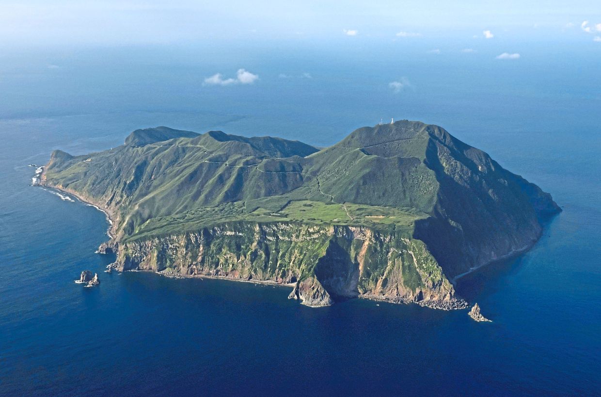 Dozens leave remote islands after nearly 1,600 quakes | The Star