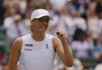 Tennis-Ball whisperer Swiatek bludgeons Samsonova to reach first Wimbledon semi