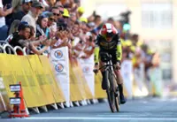 Cycling-Leggy Vingegaard loses ground on Pogacar in Tour time trial