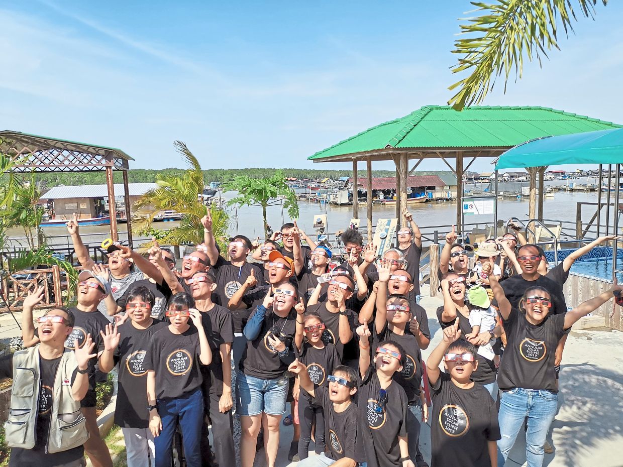 Loh (front row, left) and members of the Astronomical Society of Penang watching the annular solar eclipse in Pulau Kukup, Johor in 2019.