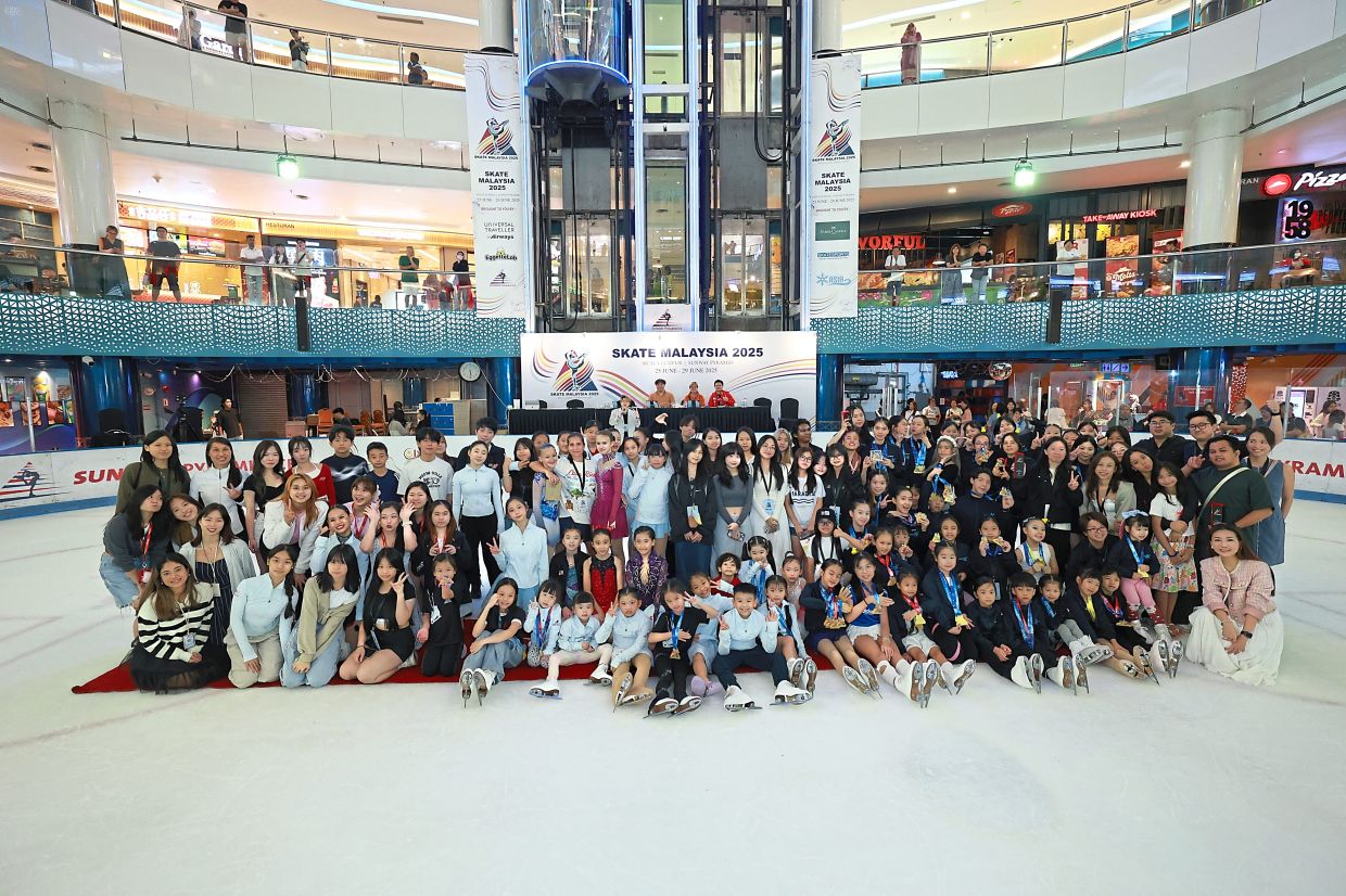  Skate Malaysia 2025 athletes performing in the opening ceremony and (left) athletes in a group photo during the championship at Sunway Pyramid Ice.