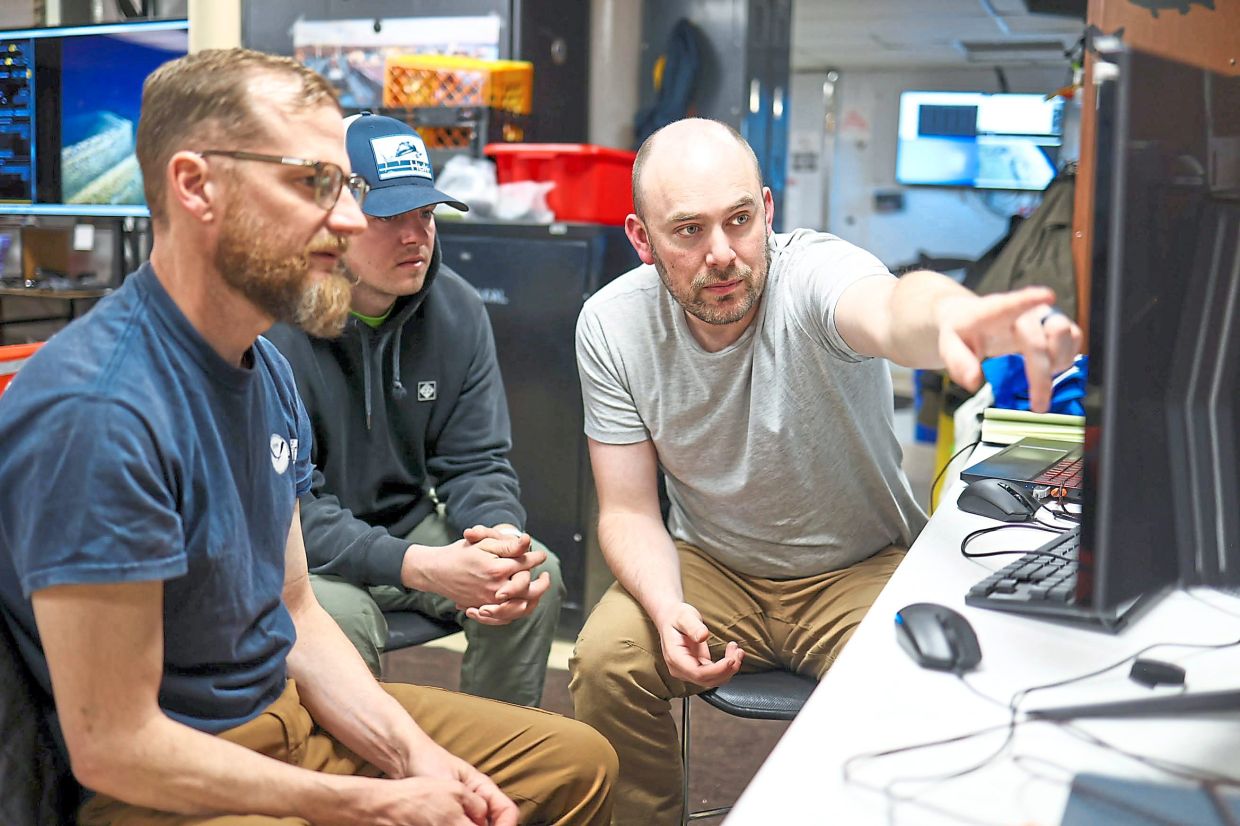 Ioset pointing out unique characteristics of an unidentified shipwreck at the bottom of Lake Ontario.— The New York Times