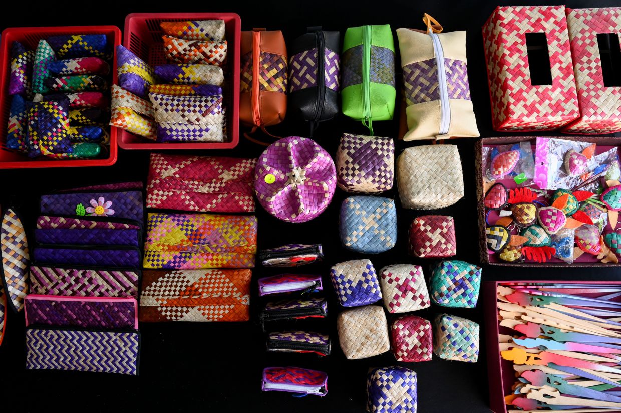 Some of the handicraft items that can be made from mengkuang. - Photo: Bernama