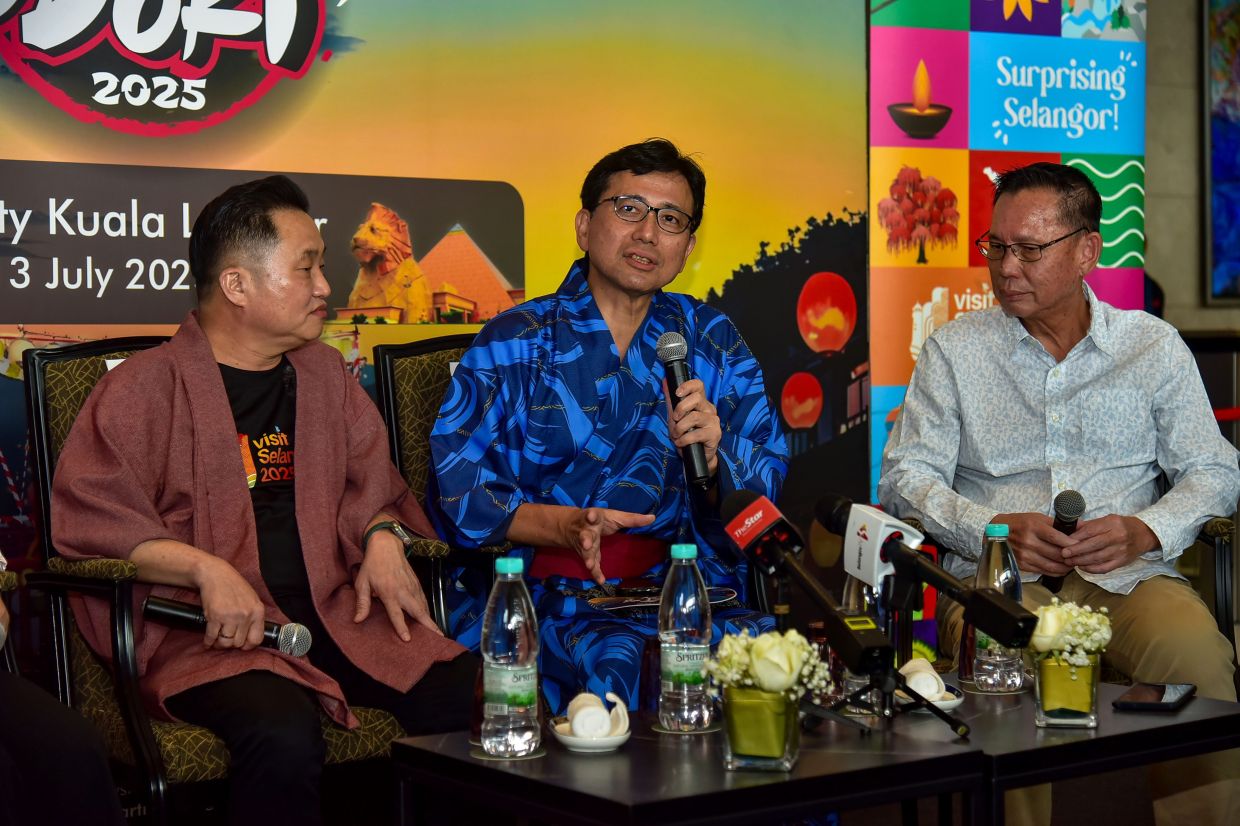 Selangor local government and tourism committee chairman Datuk Ng Suee Lim (left) with Japanese ambassador Shikata Noriyuki (middle) and Sunway Mall CEO HC Chan at the press conference. - Photo: Bernama
