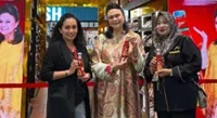 Khadijah Ibrahim, forever Malaysia's music shining star, continues her shine as a businesswoman with her own chili sauce 'Sos Ibu'