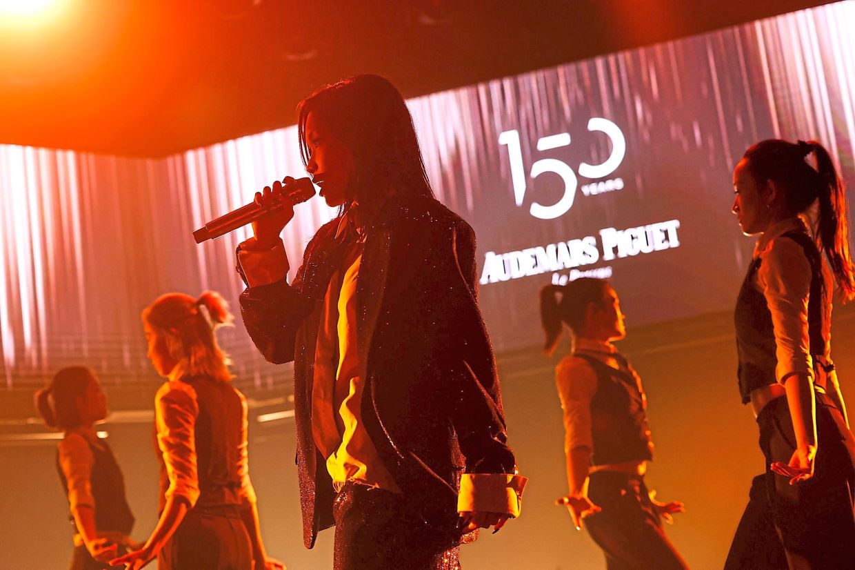 Lexie Liu performing at the AP party in Shanghai.