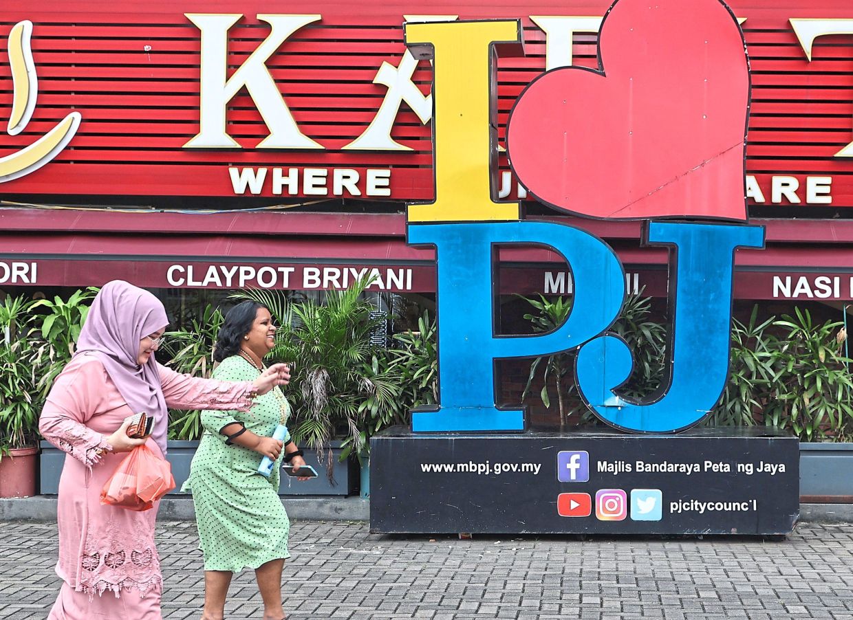The ‘I Love PJ’ sign can act as a useful visual aid for people with dementia.