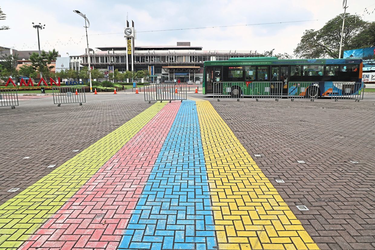 Coloured lines on roads can also help people with cognitive issues.