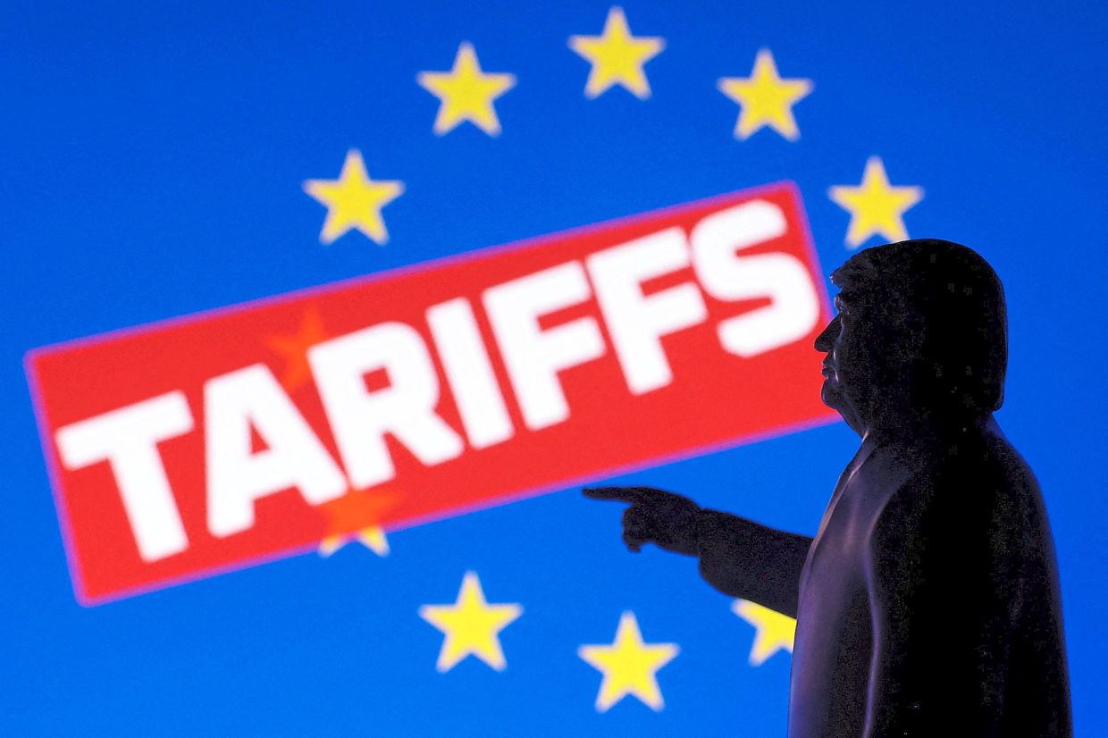 EU still wants US trade deal, will defend interests