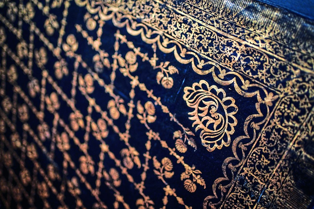 Telepuk, a gilded textile predating batik, remains known to few and risks fading from memory. — Photo: Yayasan Hasanah
