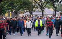 King leads palace staff on brisk walk to promote healthy lifestyle