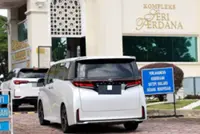 Pakatan MPs arrive at Seri Perdana for meeting with PM