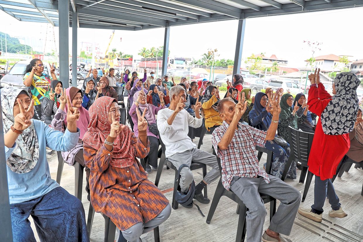 Participants engaging in a cognitive health check activity at the Sungai Tua PAWE.