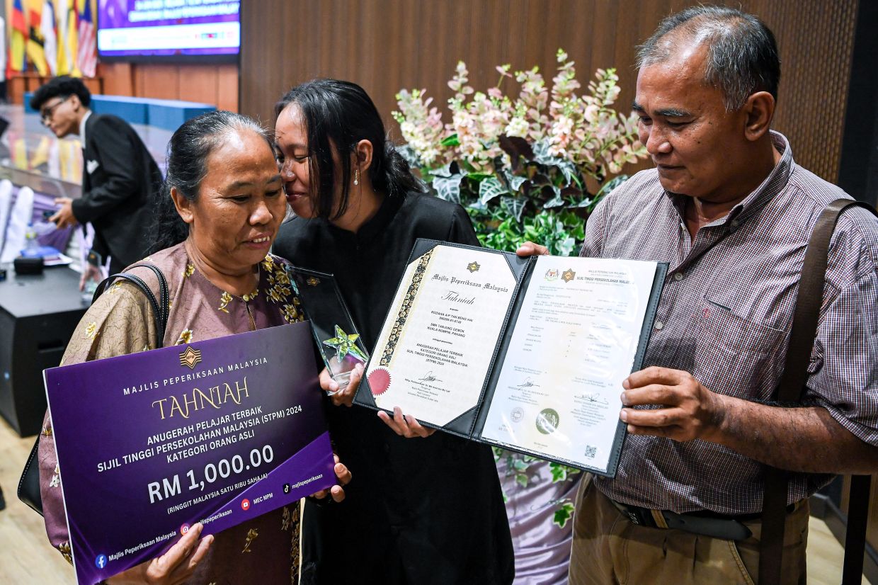 STPM top scorer from Jakun tribe set to pursue dreams at University of ...