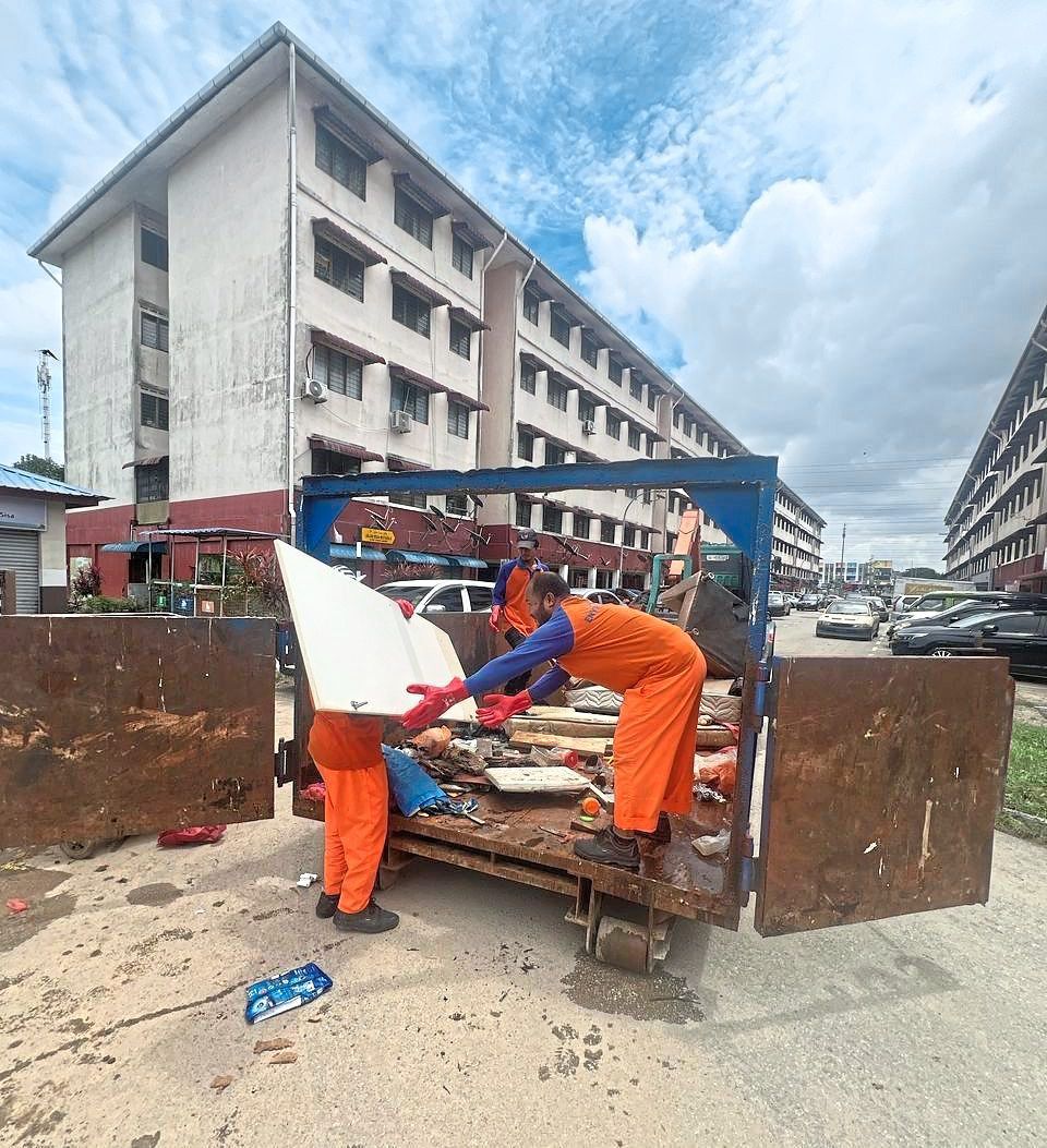Collecting domestic waste. — Filepic and courtesy photo